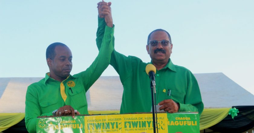 Meneja kampeni Mkoa kusini Pemba awanadi wagombea wa CCM wa jimbo la Ole.