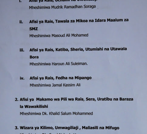 Rais wa Zanzibar na Mwenyekiti wa Baraza la Mapinduzi Mhe.Dk.Hussein Ali Mwinyi akungumza na Waandishi wa habari Akitangaza Baraza la Mawaziri leo Jijini Zanzibar.