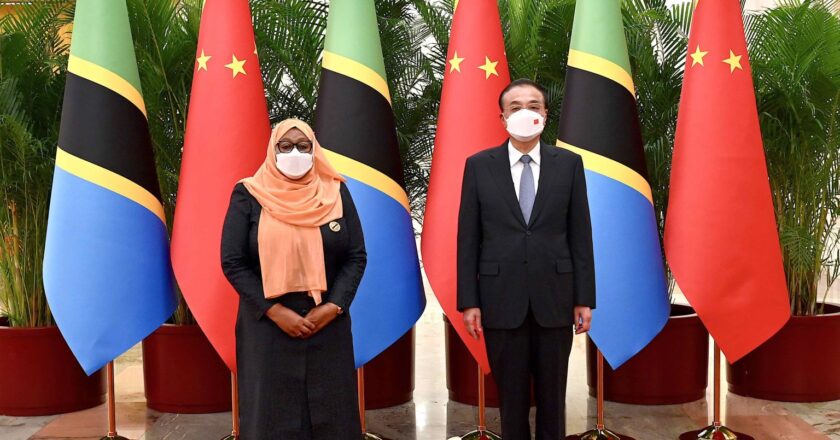 RAIS SAMIA SULUHU HASSANAKUTANA NA KUZUNGUMZA NA WAZIRI MKUU WA JAMHURI YA WA CHINA LI KEQIANG,BEIJING NCHINI CHINA