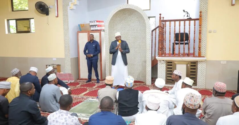 Alhajj Hemed Suleiman Abdulla amejumuika na waumini wa Masjid Riyaadh Amani katika Ibada ya Sala ya Ijumaa.