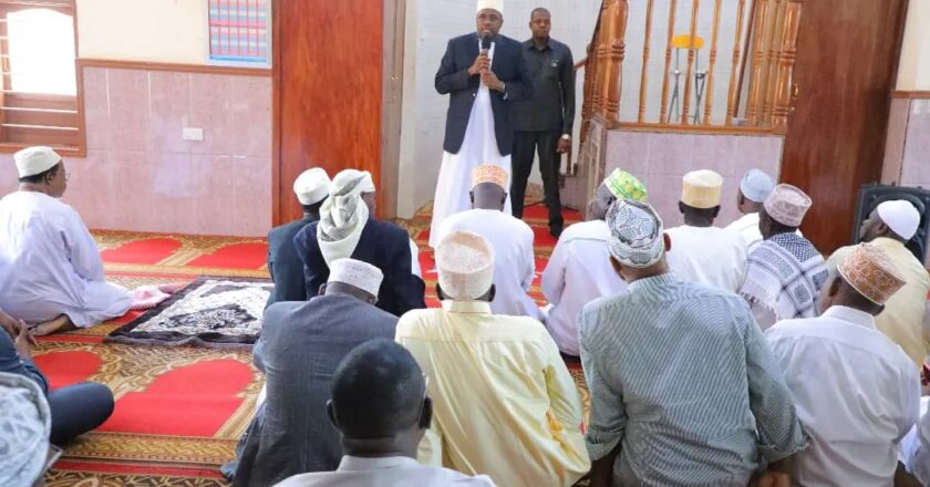 Makamu wa Pili wa Rais wa Zanzibar Alhajj Hemed Suleiman Abdulla amewataka wazazi na walezi  kuwasimamia vyema watoto wao katika kuwapatia elimu iliyo bora.